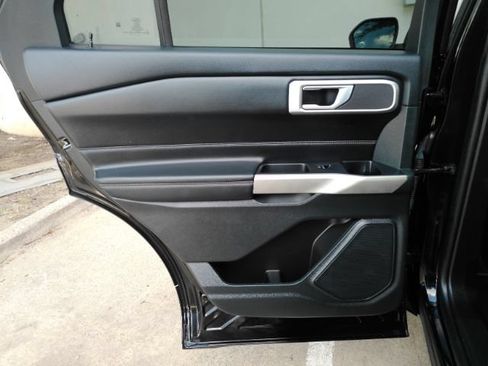 Used 2023 Ford Explorer XLT w/ Equipment Group 202A RWD image 18