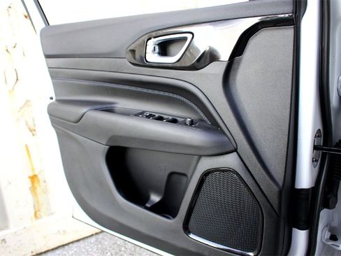 New 2026 Jeep Compass Latitude image 11