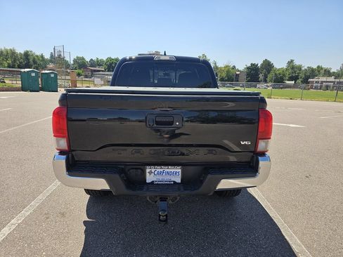 Used 2017 Toyota Tacoma TRD Off-Road w/ Tow Package (A/T) AWD/4WD image 3