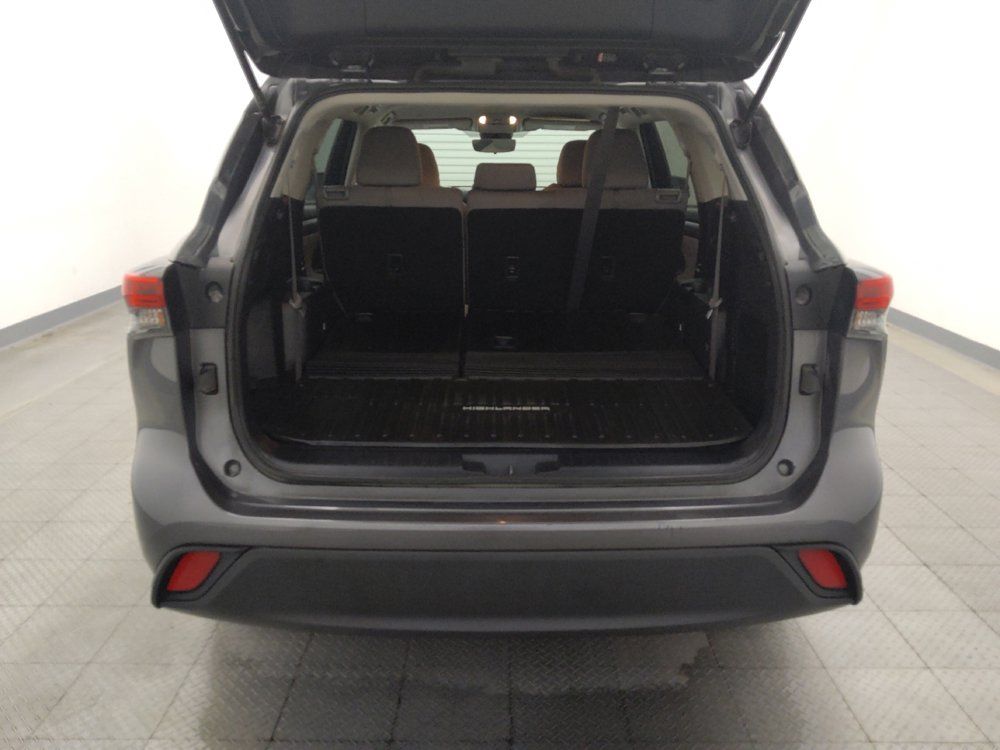 Used 2022 Toyota Highlander L FWD image 29