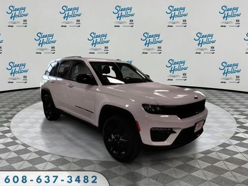 Used 2023 Jeep Grand Cherokee Limited w/ Luxury Tech Group II image 3