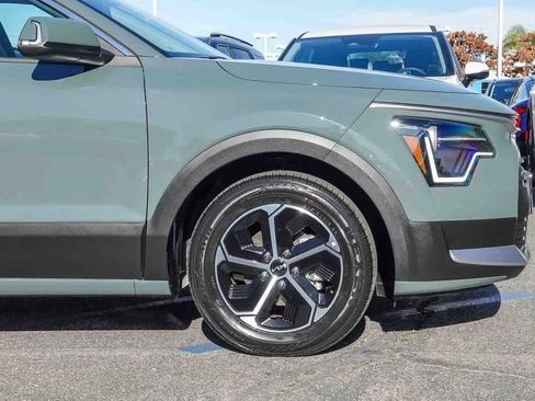 Certified 2023 Kia Niro EX image 9