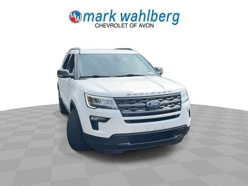 Used 2018 Ford Explorer XLT w/ Equipment Group 202A AWD/4WD image 3