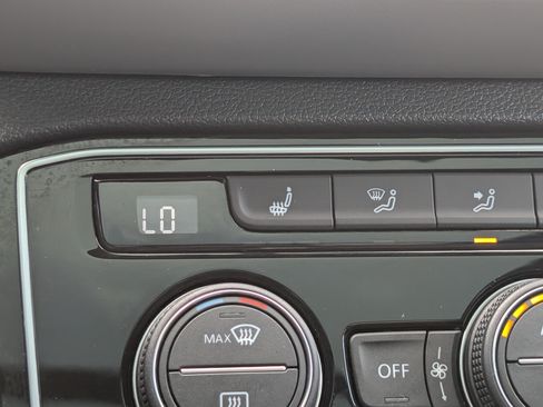 Used 2023 Volkswagen Atlas Cross Sport SE w/ Panoramic Sunroof Package FWD image 34