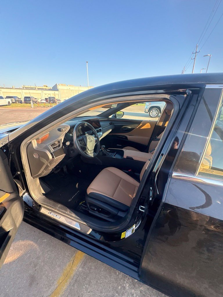 Used 2025 Lexus ES 350 w/ Premium Package FWD image 6