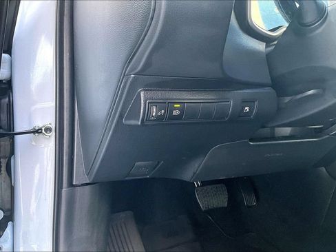 Used 2025 Toyota Corolla XLE FWD image 39