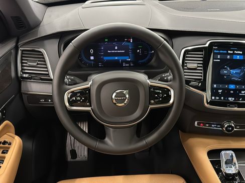 Used 2025 Volvo XC90 T8 Ultra w/ Protection Package Premier image 12