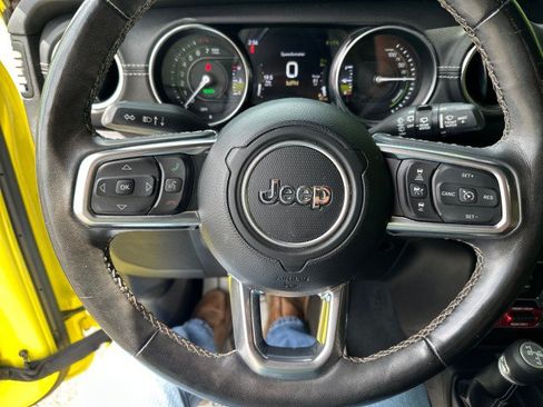 Used 2022 Jeep Wrangler Unlimited Rubicon 4xe w/ Cold Weather Group AWD/4WD image 13