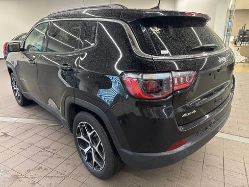 Used 2025 Jeep Compass Limited AWD/4WD image 3
