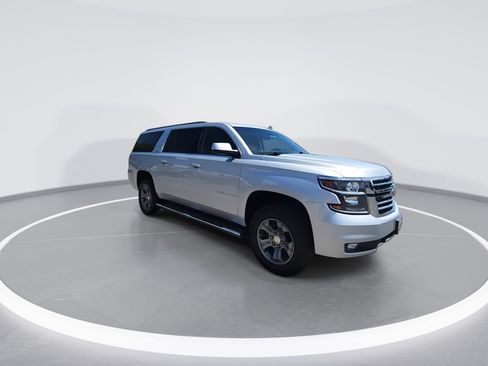Used 2015 Chevrolet Suburban LT w/ Luxury Package AWD/4WD image 2