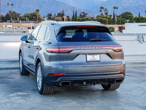 Used 2023 Porsche Cayenne Platinum Edition image 7