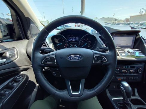 Used 2019 Ford Escape Titanium AWD/4WD image 18