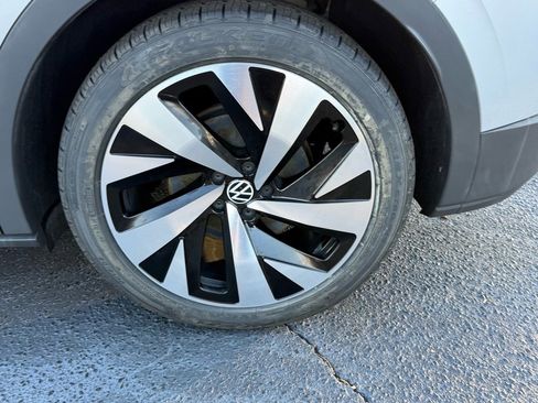 Used 2021 Volkswagen ID.4 Pro S w/ Gradient Package image 16