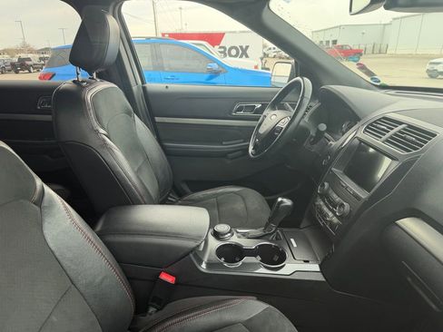 Used 2019 Ford Explorer XLT w/ Equipment Group 202A image 10