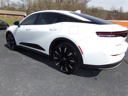 Used 2024 Toyota Crown Platinum image 10