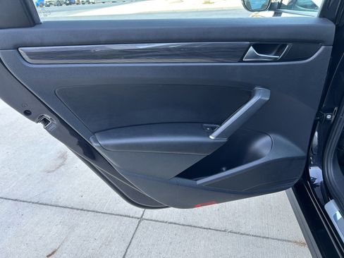 Used 2020 Volkswagen Passat 2.0T R-Line image 13