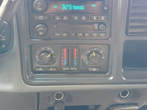 Used 2005 Chevrolet Silverado 1500 LS w/ Light Duty Power Package AWD/4WD image 31