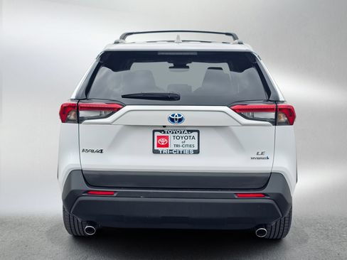 Used 2022 Toyota RAV4 LE AWD/4WD image 4