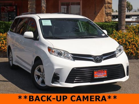 Used 2019 Toyota Sienna LE image 2
