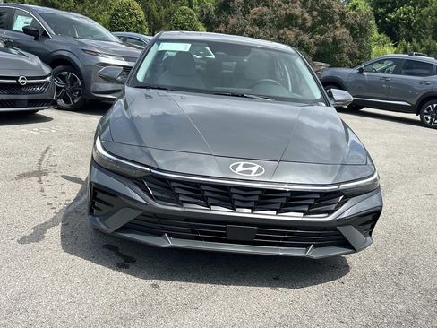 New 2026 Hyundai Elantra Limited FWD image 2