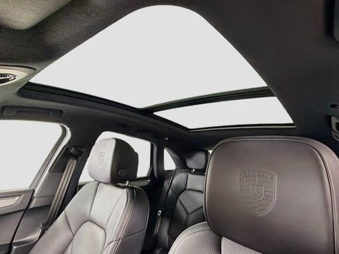 Used 2026 Porsche Macan AWD/4WD image 9