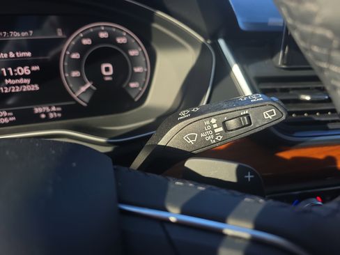 Used 2023 Audi Q5 e Premium Plus w/ Premium Plus Package image 34