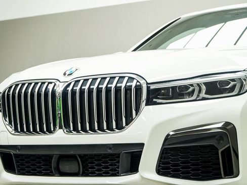 Used 2021 BMW 740i xDrive w/ M Sport Package AWD/4WD image 2