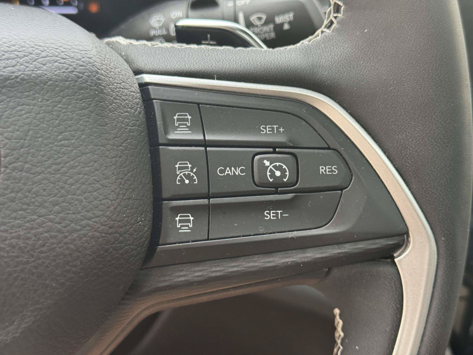 Used 2023 Jeep Grand Cherokee L Laredo AWD/4WD image 26