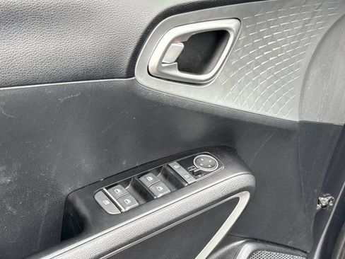 Used 2023 Kia Soul LX w/ Option Group 015 FWD image 14