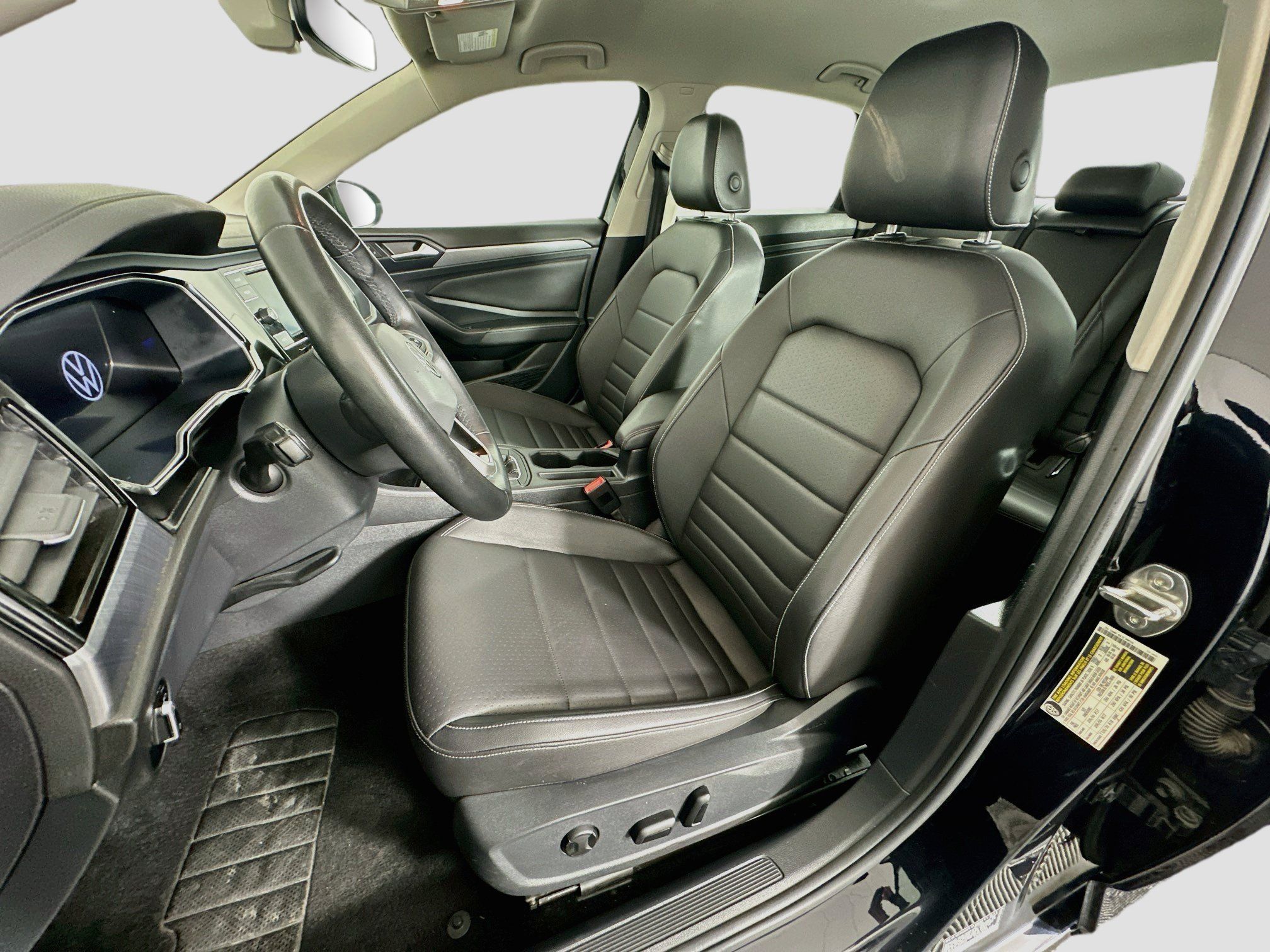 Used 2024 Volkswagen Jetta SE FWD image 13
