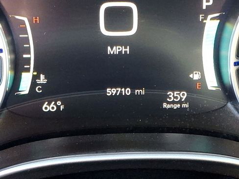 Used 2025 Chrysler Pacifica Select image 19