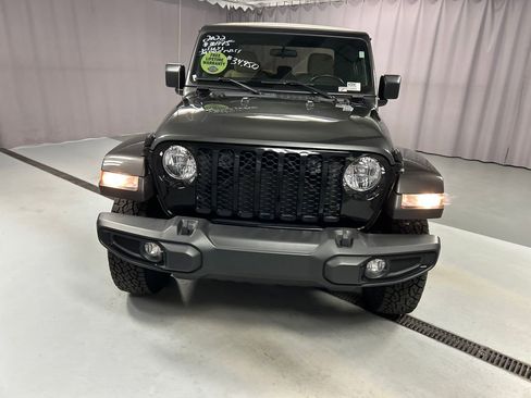 Used 2022 Jeep Gladiator Willys image 2