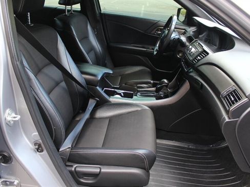 Used 2016 Honda Accord Sport image 17