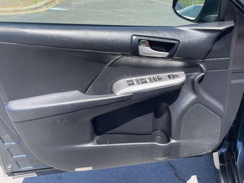 Used 2014 Toyota Camry SE image 17