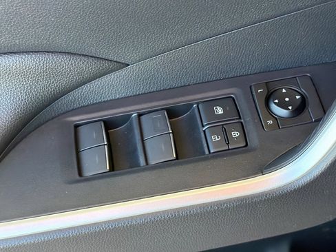 Used 2025 Toyota RAV4 XLE AWD/4WD image 13