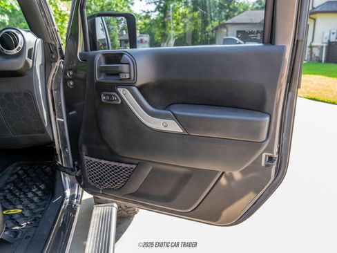 Used 2016 Jeep Wrangler Unlimited Rubicon w/ Connectivity Group image 70