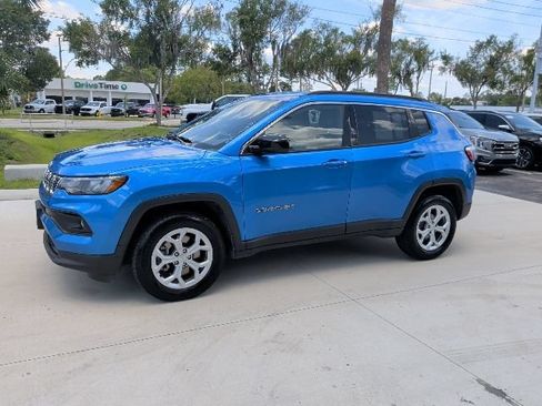 Used 2024 Jeep Compass Latitude AWD/4WD image 9