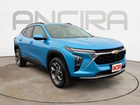 Used 2025 Chevrolet Trax LT image 7