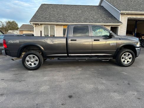 Used 2018 RAM 2500 Tradesman w/ Chrome Appearance Group AWD/4WD image 9