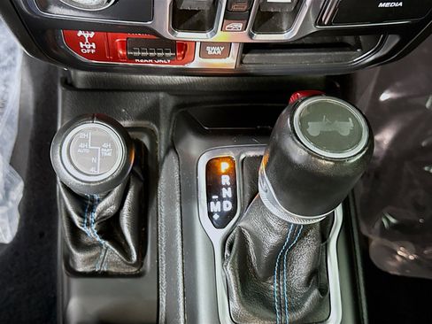 Used 2021 Jeep Wrangler Unlimited Rubicon 4xe w/ Steel Bumper Group image 20