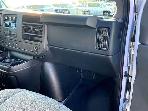 Used 2018 Chevrolet Express 2500 LT w/ LT Preferred Equipment Group image 16