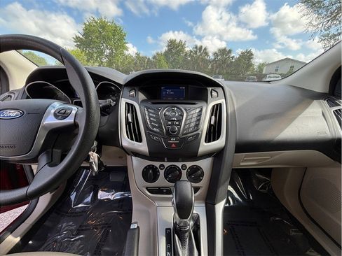 Used 2014 Ford Focus SE w/ SE Winter Package image 11