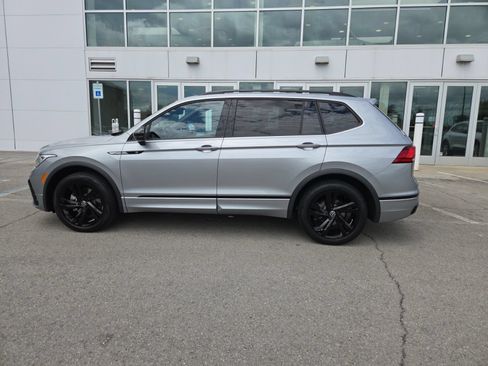 Certified 2023 Volkswagen Tiguan SE R-Line FWD image 12