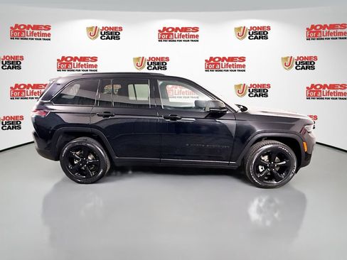 Used 2023 Jeep Grand Cherokee Altitude AWD/4WD image 18