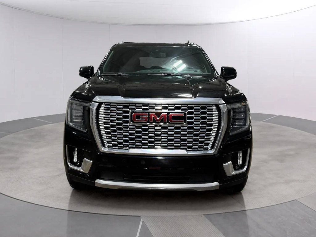 Used 2022 GMC Yukon XL Denali AWD/4WD image 8