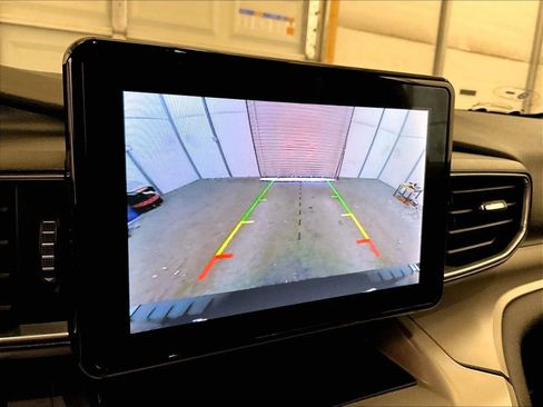 Certified 2022 Ford Explorer XLT w/ Equipment Group 202A AWD/4WD image 20