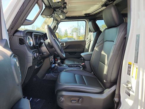 New 2025 Jeep Gladiator Sport image 7