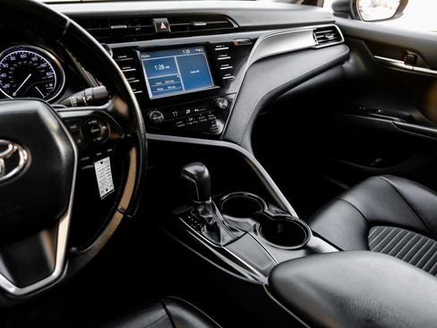 Used 2019 Toyota Camry SE image 24