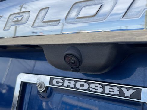 Used 2022 Ford Explorer XLT w/ Equipment Group 202A image 4