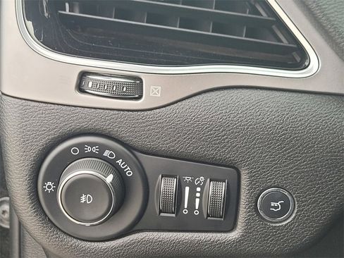 Used 2021 Jeep Cherokee High Altitude image 25